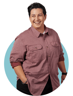 GES-Mitarbeiter lächelt und posiert.